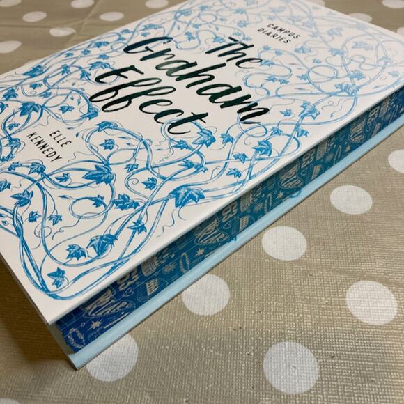 05 Bookish Box THE GRAHAM EFFECT Elle Kennedy BRAND NEW Signed w/Sprayed Edges - Picture 3 of 5